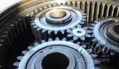 由于缺油而損壞的行走馬達(dá)減速器