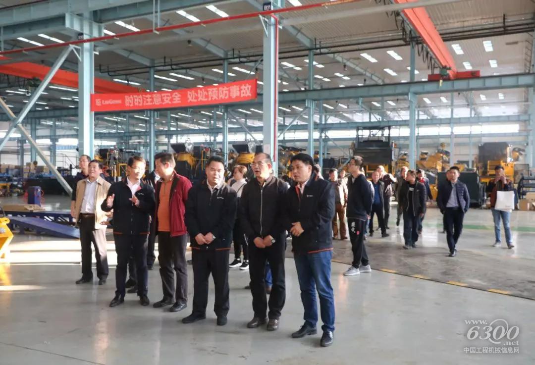 參觀生產(chǎn)車間