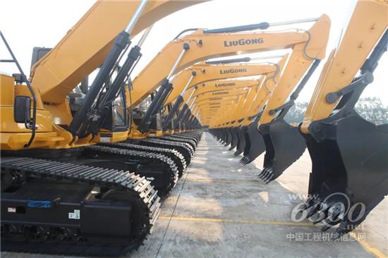 挖掘機冬季施工注意事項