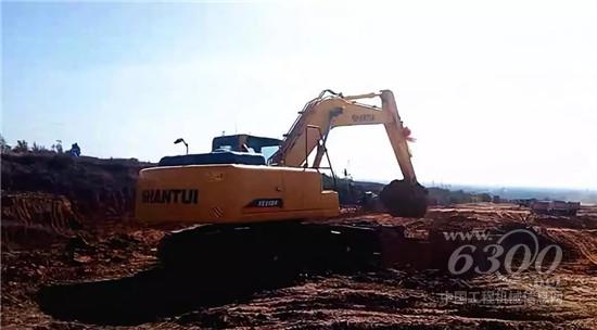 進(jìn)行土方裝車