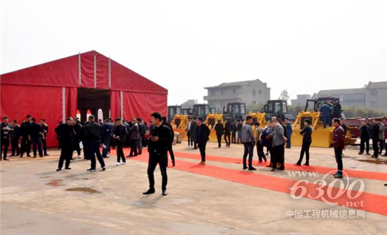 山推春季大型訂貨會走進江西