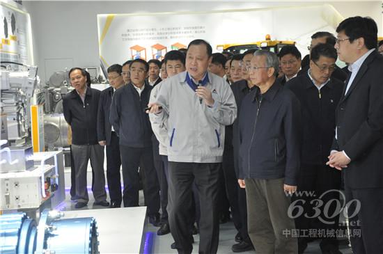 山東臨工5G遠程遙控挖掘機填補國內(nèi)空白