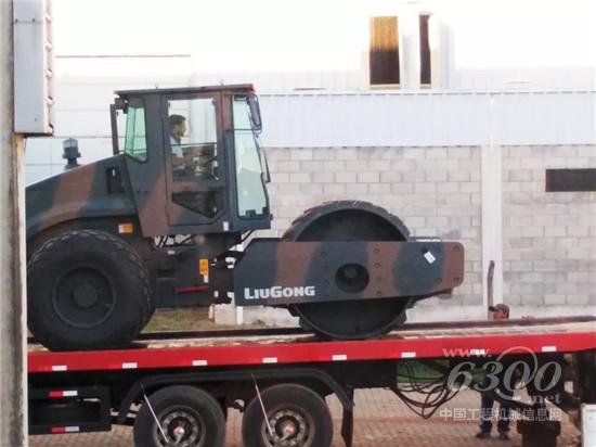 柳工612H壓路機(jī)交付給巴西軍方