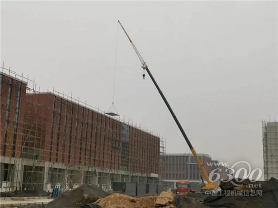 看柳工起重機為教育事業(yè)添磚加瓦