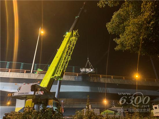 中聯(lián)重科十余臺起重機正在救援