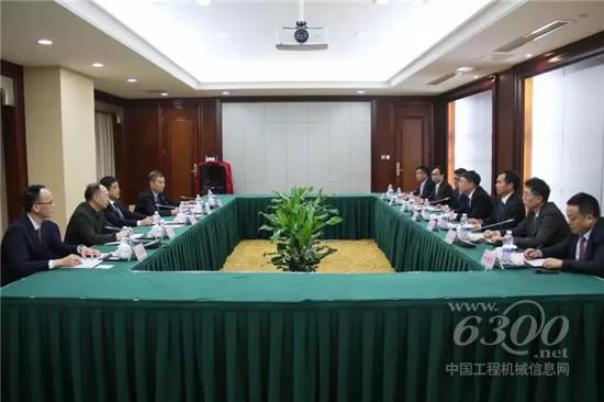 小松(中國(guó))與海螺水泥礦山大型化鏟裝設(shè)備簽約儀式