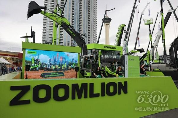 圖片顯示了中國機械設(shè)備制造商中聯(lián)重科的展區(qū)。