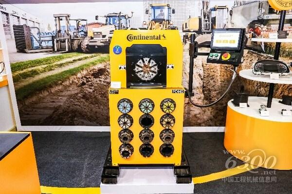 通過(guò)將Smart Crimper PC 440i 智能扣壓機(jī)與CrimpCloud?扣壓云服務(wù)相結(jié)合，工程機(jī)械類(lèi)客戶(hù)更能體驗(yàn)到數(shù)字化智能扣壓解決方案所帶來(lái)的便利。