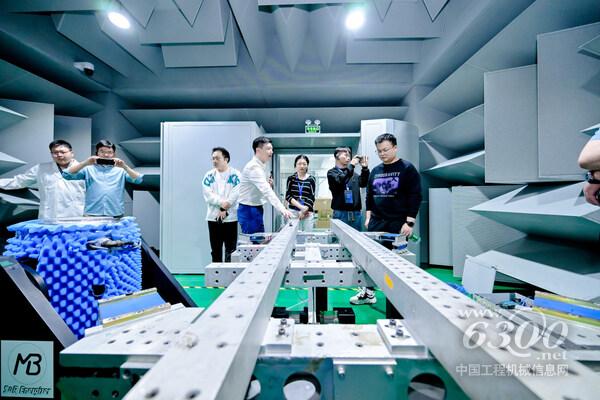 TüV萊茵大中華區(qū)交通服務(wù)銷售總經(jīng)理李衛(wèi)英致辭