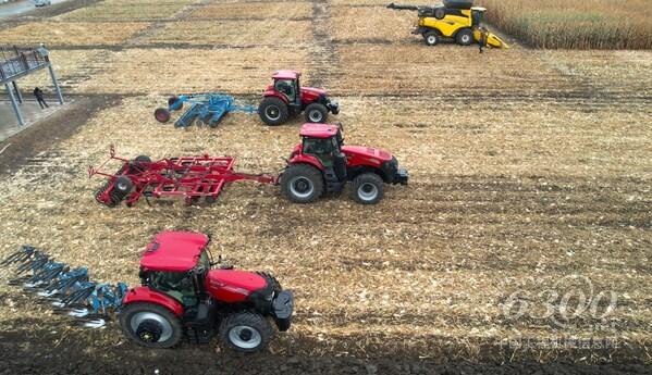 凱斯Magnum 4004 、Optum 3304、Puma 2704拖拉機及紐荷蘭CR8.90作業(yè)演示