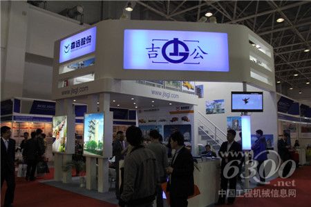 品質(zhì)為先 筑路天下—專訪吉林省公路機(jī)械有限公司經(jīng)營(yíng)副總許長(zhǎng)虹