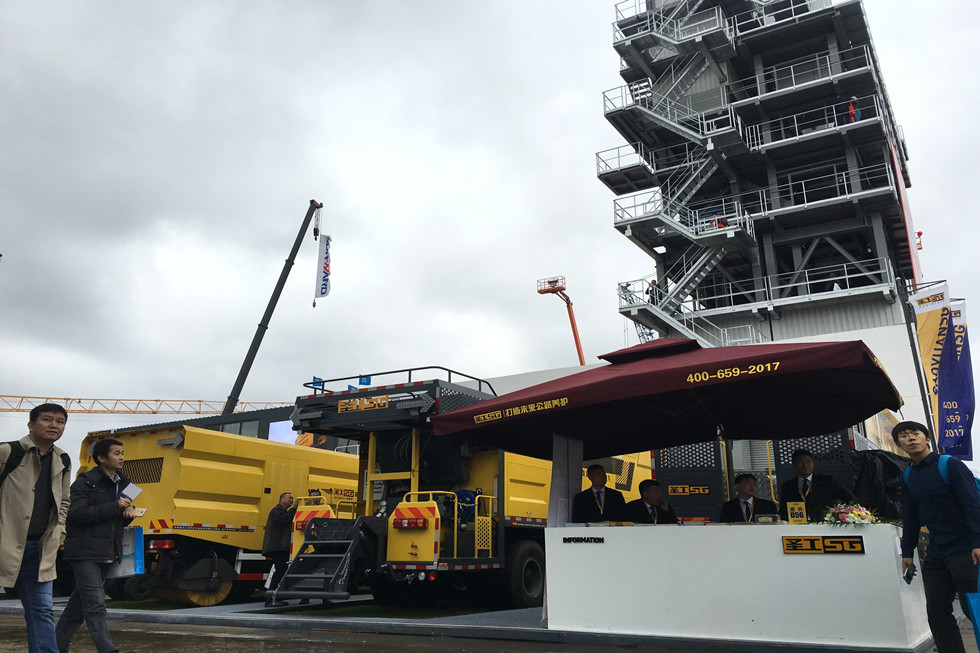 Bauma China 2016——河南高遠(yuǎn)公路養(yǎng)護(hù)設(shè)備股份有限公司展臺風(fēng)采