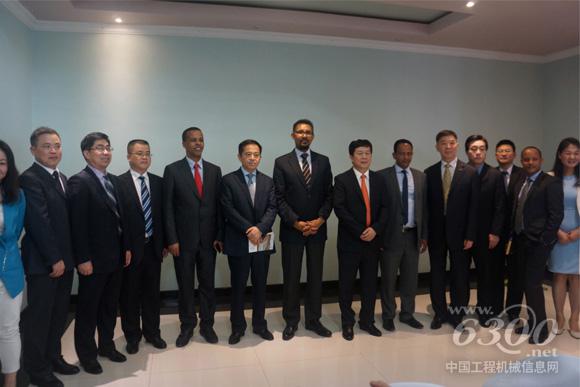 向文波與埃塞總理顧問、湖南商務(wù)廳廳長合影