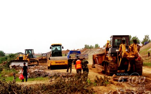 山推江西救災(zāi)現(xiàn)場（二）
