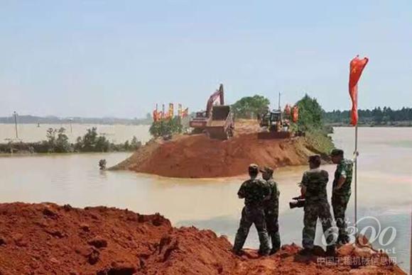 山推江西救災(zāi)現(xiàn)場（一）