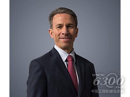 Jim Umpleby現(xiàn)任卡特彼勒集團總裁，負責能源和交通事業(yè)部