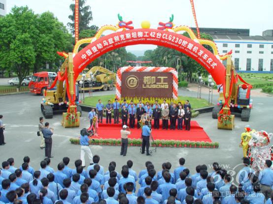 中國援助烏茲別克斯坦柳工中標(biāo)42臺CL230挖掘機(jī)