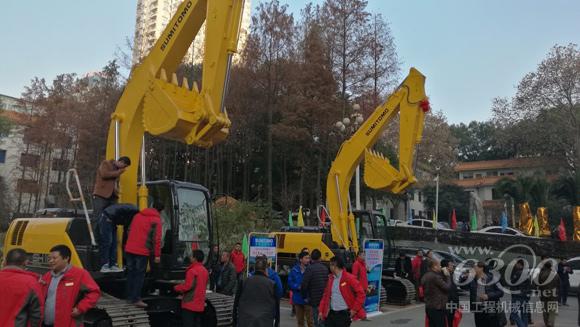 現(xiàn)場樣機演示引起了眾多用戶圍觀