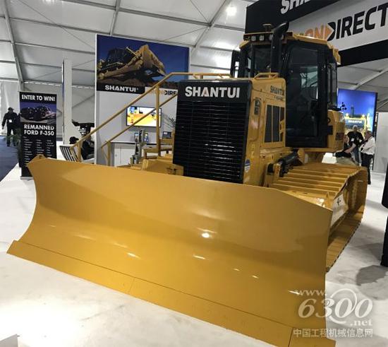 山推DH13K推土機(jī)亮相美國拉斯維加斯工程機(jī)械展。（山推供圖）