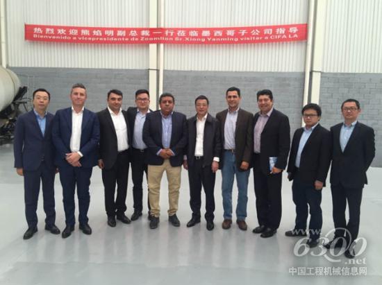 熊焰明與墨西哥起重機(jī)協(xié)會(huì)主席一行合影