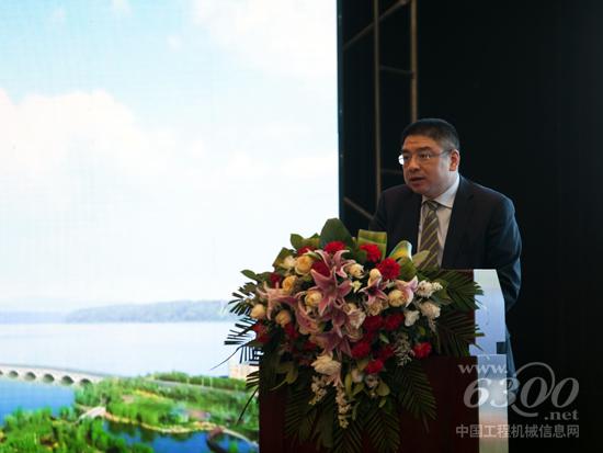 中聯(lián)重科副總裁、環(huán)境產(chǎn)業(yè)集團(tuán)常務(wù)副總裁陳培亮發(fā)言