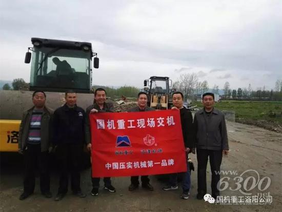 國機(jī)重工壓路機(jī)“姊妹花”綻放漢中