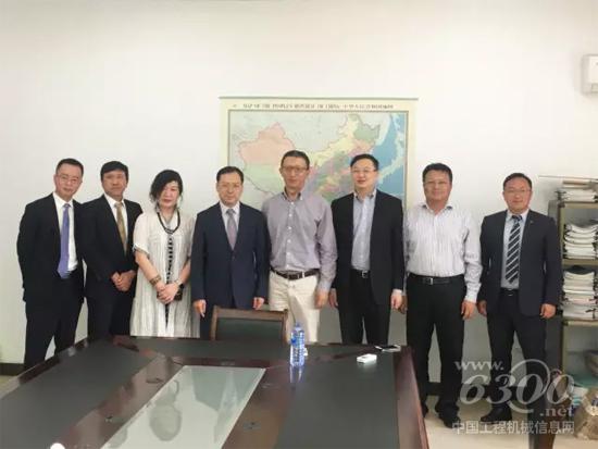 中國(guó)駐加納大使館參贊柴之京會(huì)見(jiàn)唐修國(guó)一行