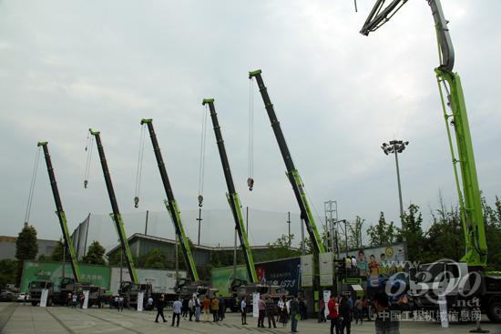 中聯(lián)重科工程機(jī)械全國4.0巡展火熱成都