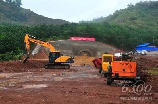 現(xiàn)代挖機(jī)助力中老鐵路隧道建設(shè)