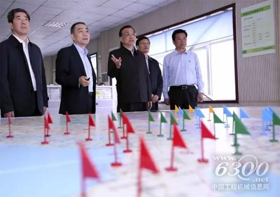 中聯(lián)重科董事長詹純新向李克強總理匯報“1-4月中聯(lián)重科工程機械開工指數(shù)”