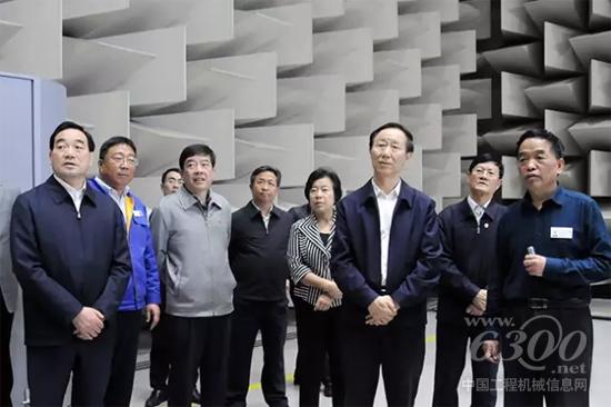全國(guó)政協(xié)副主席王家瑞來(lái)徐調(diào)研并到徐工集團(tuán)考察