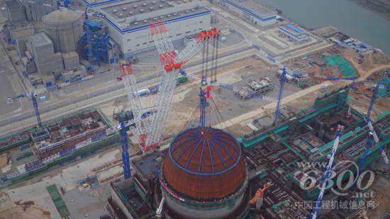 中聯(lián)重科3200噸履帶式起重機圓滿完成吊裝任務(wù)