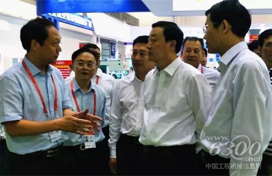 國家發(fā)改委黨組成員，國家糧食局黨組書記、局長張務(wù)鋒等領(lǐng)導(dǎo)詳細了解中聯(lián)重科谷王烘干機技術(shù)優(yōu)勢