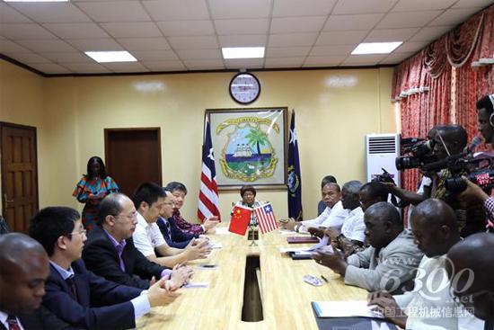 利比里亞總統(tǒng)現(xiàn)場(chǎng)見(jiàn)證