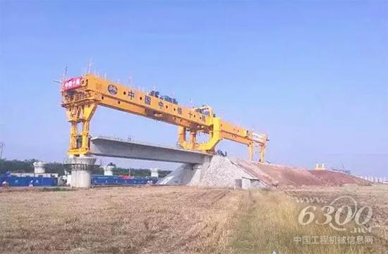 徐工“大黃蜂”順利完成濟(jì)青高鐵首跨重任！