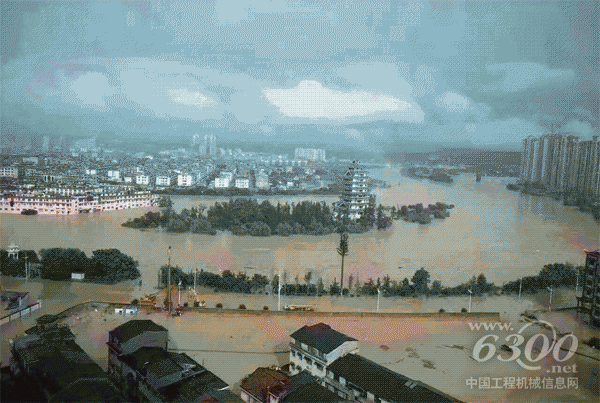 抗洪搶險紀實 | 危難時刻 <a href=http://product.d1cm.com/brand/zoomlion/ target=_blank>中聯(lián)</a>重科ZTC800V挺身而出!