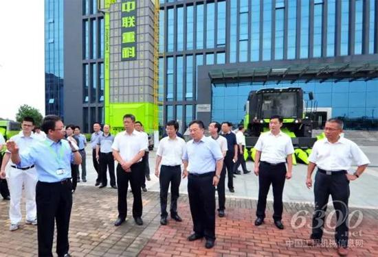 宋國權(quán)一行考察中聯(lián)重科農(nóng)業(yè)機(jī)械