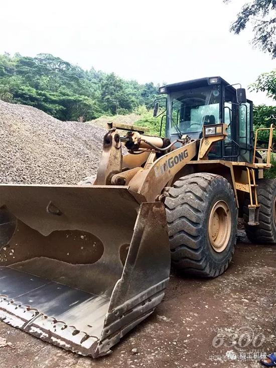柳工裝載機(jī)
