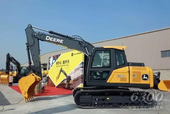 約翰迪爾E140LC小型履帶挖掘機(jī)