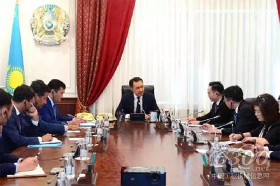哈薩克斯坦總理薩金塔耶夫會(huì)見易小剛一行