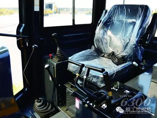 全新設(shè)計(jì)獨(dú)立封閉防塵駕駛室