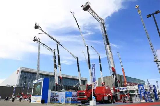 徐工11款V5系列消防車(chē)亮相2017北京國(guó)際消防展