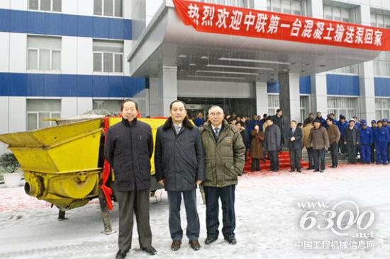 2008年，中聯(lián)第一臺混凝土泵回家