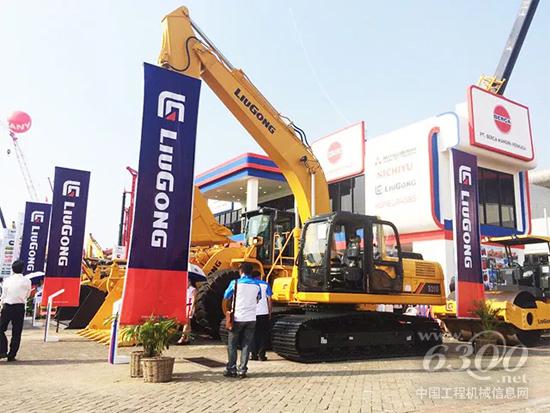 柳工與印尼經(jīng)銷商攜手亮相2017年印尼礦業(yè)展