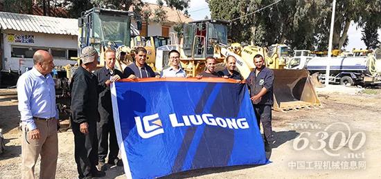 解文恒在阿爾及利亞維修現(xiàn)場