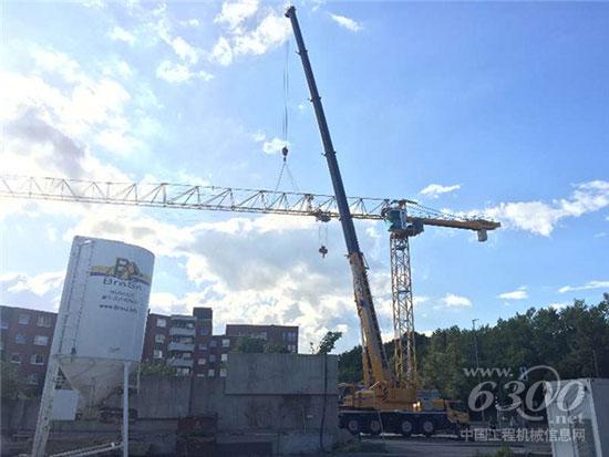 徐工XCA100_E進(jìn)行塔機(jī)起重臂安裝—德國(guó)Münster Kinderhaus