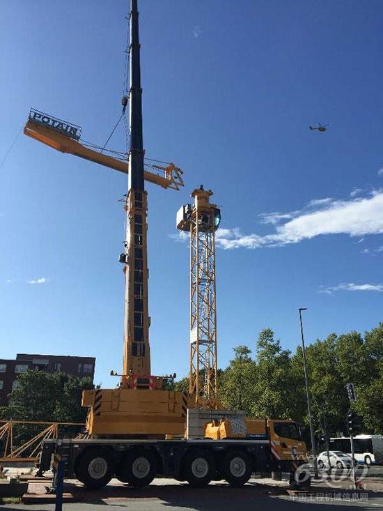 徐工XCA100_E進(jìn)行塔機(jī)司機(jī)室和平衡臂安裝—德國(guó)Münster Kinderhaus