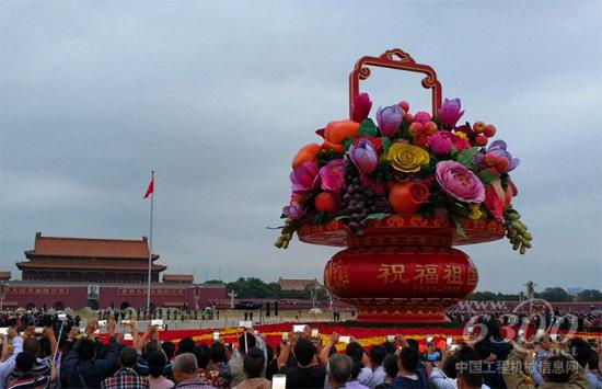 “祝福祖國”主景花籃