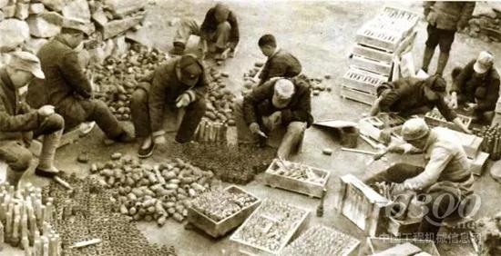 1943年5月，在抗日戰(zhàn)爭峰火中，華興鐵工廠成立，工人邊生產(chǎn)邊襲擊日寇據(jù)點