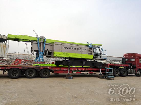 中聯(lián)重科履帶式起重機(jī)整裝待發(fā)海外